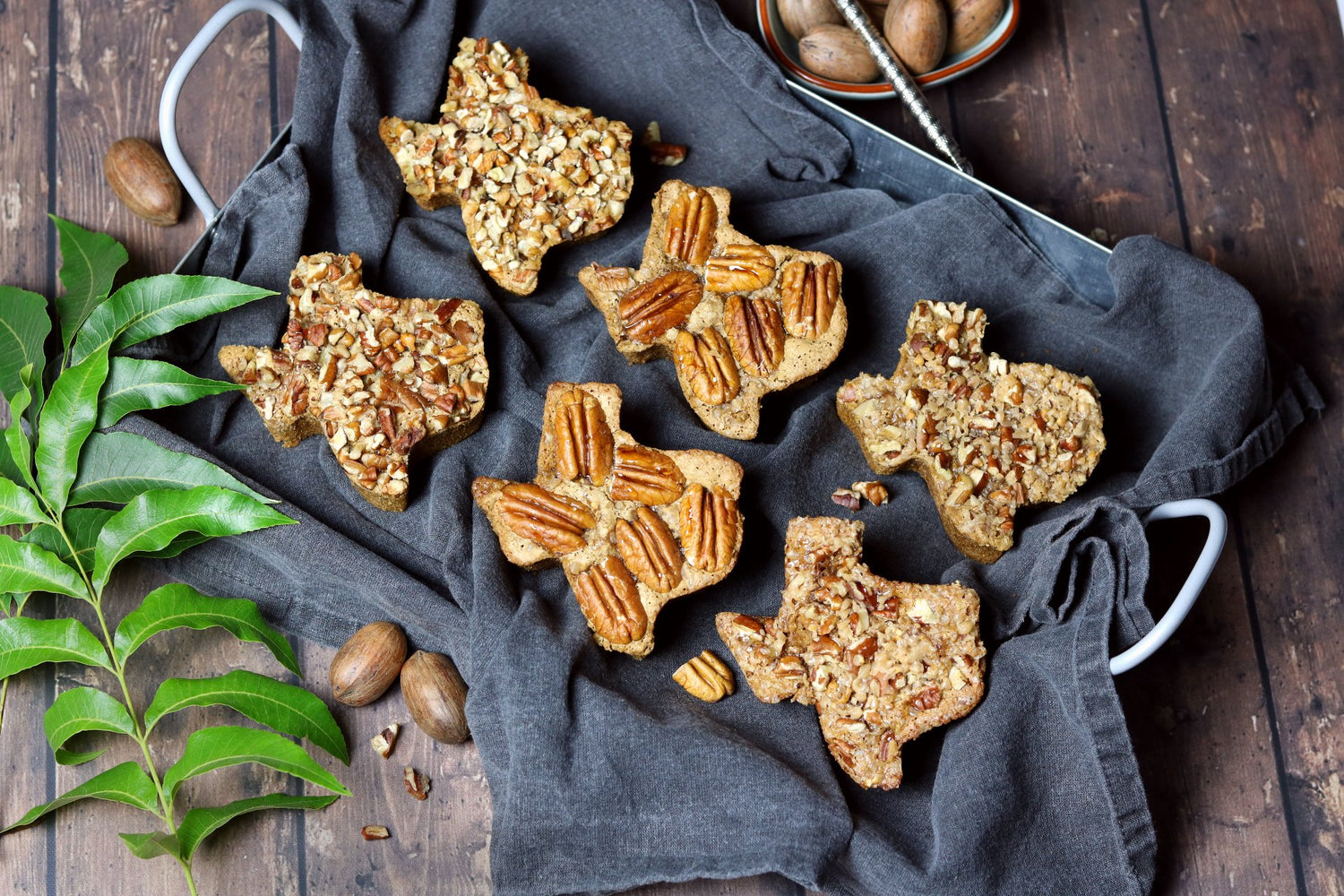 A Sweet Texas Touch: Small Texas Pecan Cakes as Wedding Desserts - Texas Pecan Cakes